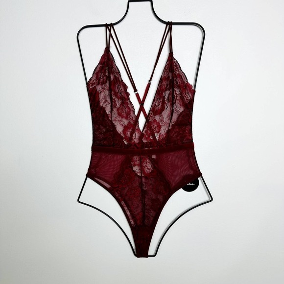 Lulus NWT Under Your Spell Sheer Lace Sleeveless Intimate Bodysuit Red Sz Small - Picture 2 of 8